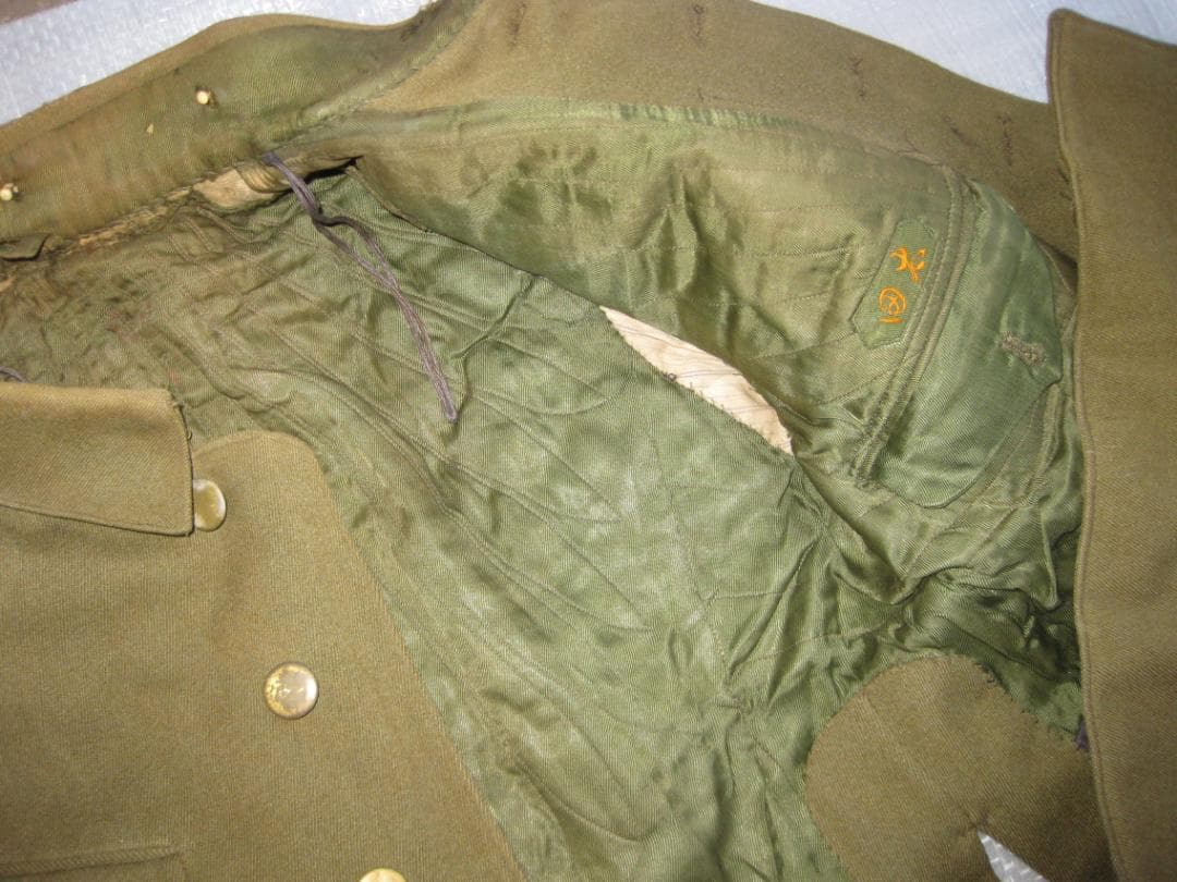 旧帝國陸軍将校　一人の方の品　夏冬服上衣　長靴　外套 　飯盒　弁当箱　他
