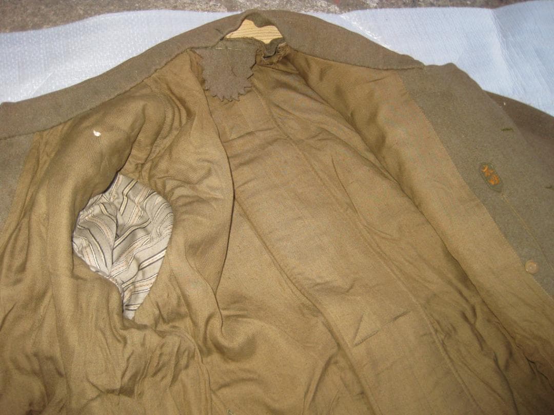 旧帝國陸軍将校　一人の方の品　夏冬服上衣　長靴　外套 　飯盒　弁当箱　他