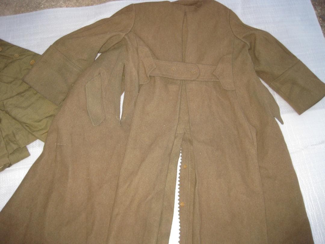 旧帝國陸軍将校　一人の方の品　夏冬服上衣　長靴　外套 　飯盒　弁当箱　他