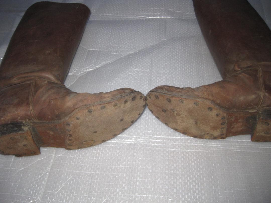 旧帝國陸軍将校　一人の方の品　夏冬服上衣　長靴　外套 　飯盒　弁当箱　他