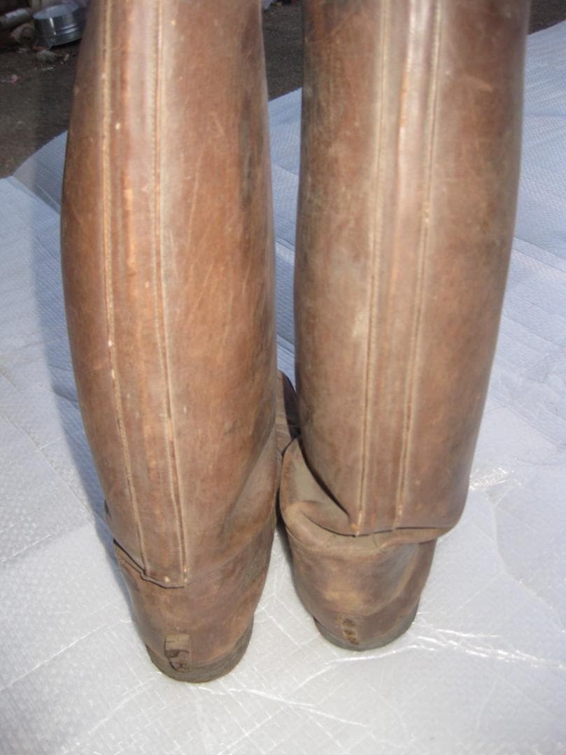 旧帝國陸軍将校　一人の方の品　夏冬服上衣　長靴　外套 　飯盒　弁当箱　他