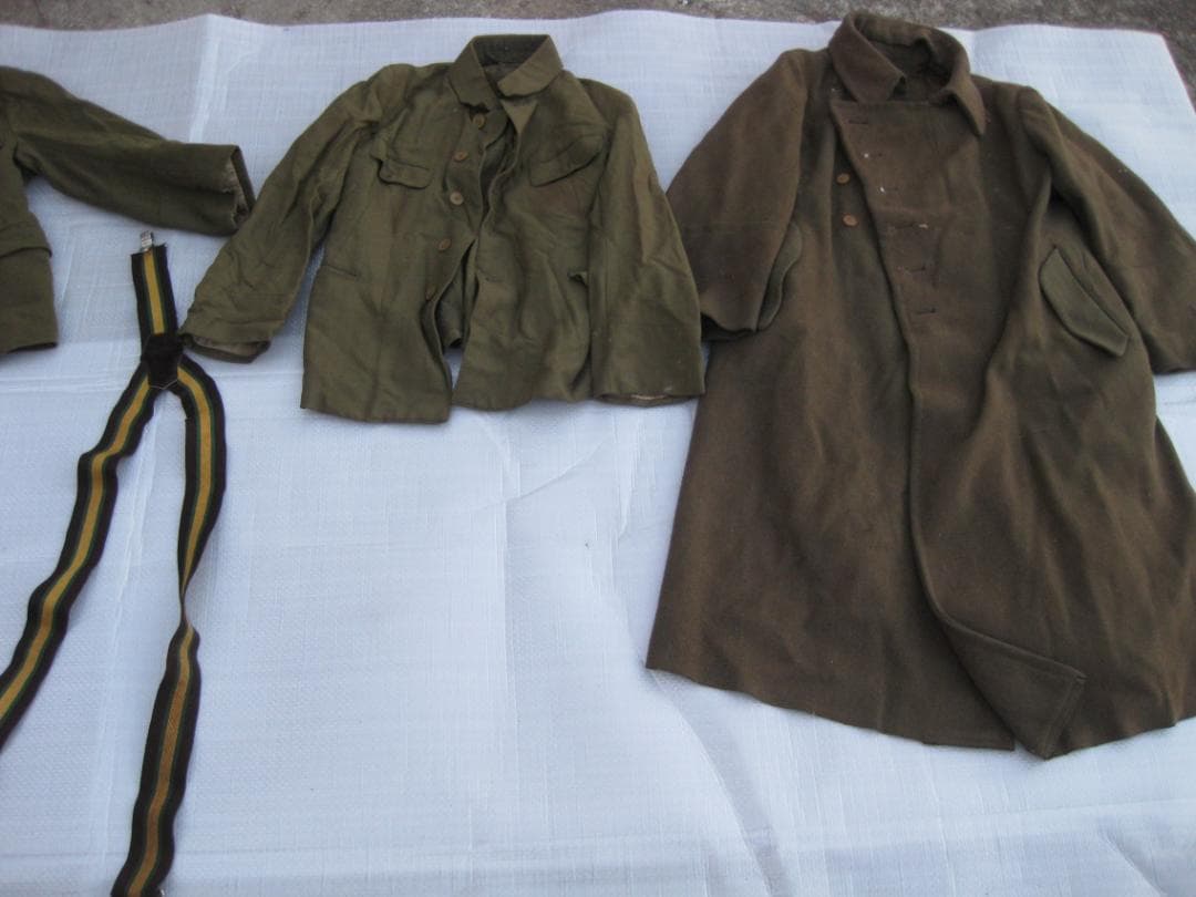 旧帝國陸軍将校　一人の方の品　夏冬服上衣　長靴　外套 　飯盒　弁当箱　他