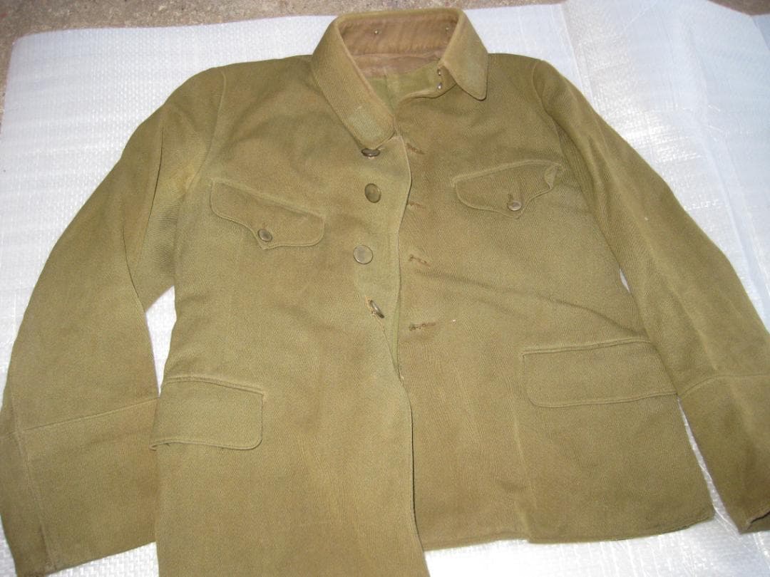 旧帝國陸軍将校　一人の方の品　夏冬服上衣　長靴　外套 　飯盒　弁当箱　他