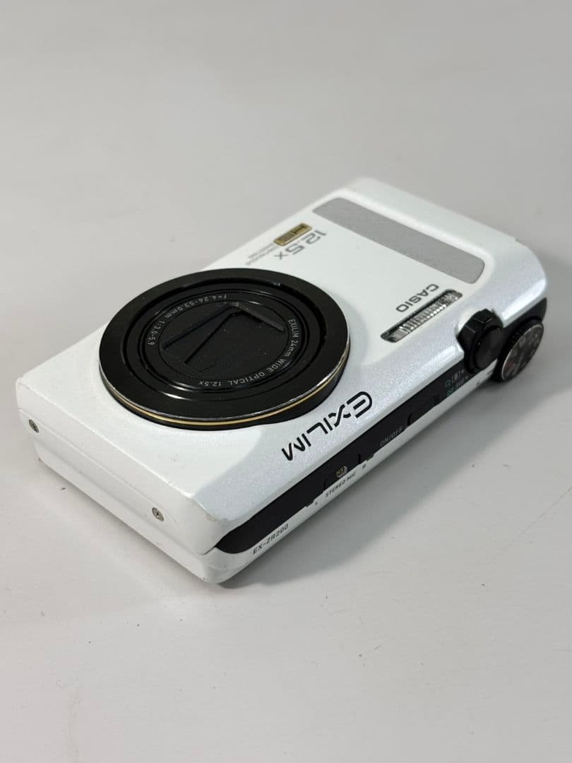 CASIO EXILM EX-ZR200 エクシリム デジタルカメラ