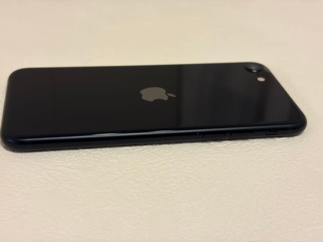 Apple iPhoneSE第3世代　64GB