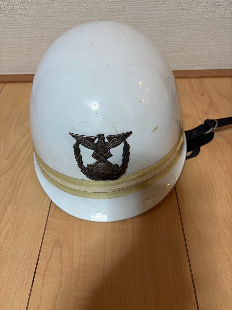 ヨーロッパ風 ヘルメット 白色 金ライン付き コスプレ用 ヴィンテージ風