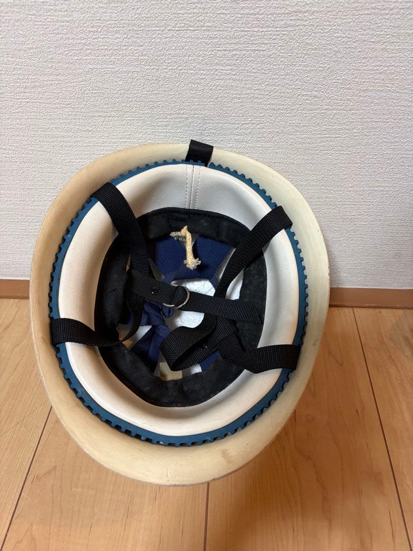 ヨーロッパ風 ヘルメット 白色 金ライン付き コスプレ用 ヴィンテージ風