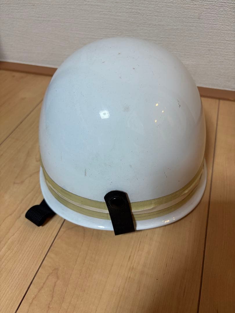 ヨーロッパ風 ヘルメット 白色 金ライン付き コスプレ用 ヴィンテージ風