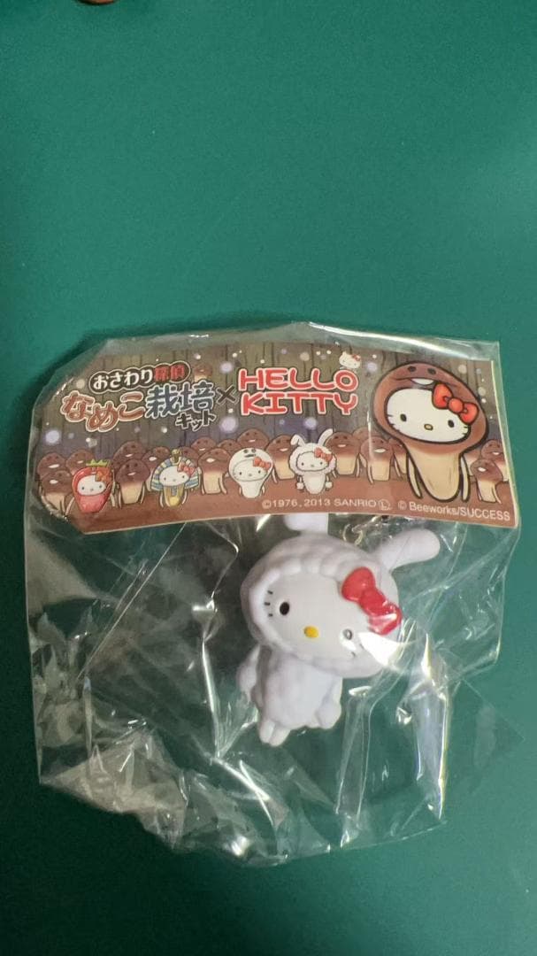 【新品】ハローキティ なめこ栽培キット 白うさぎ　ストラップ レア 2013