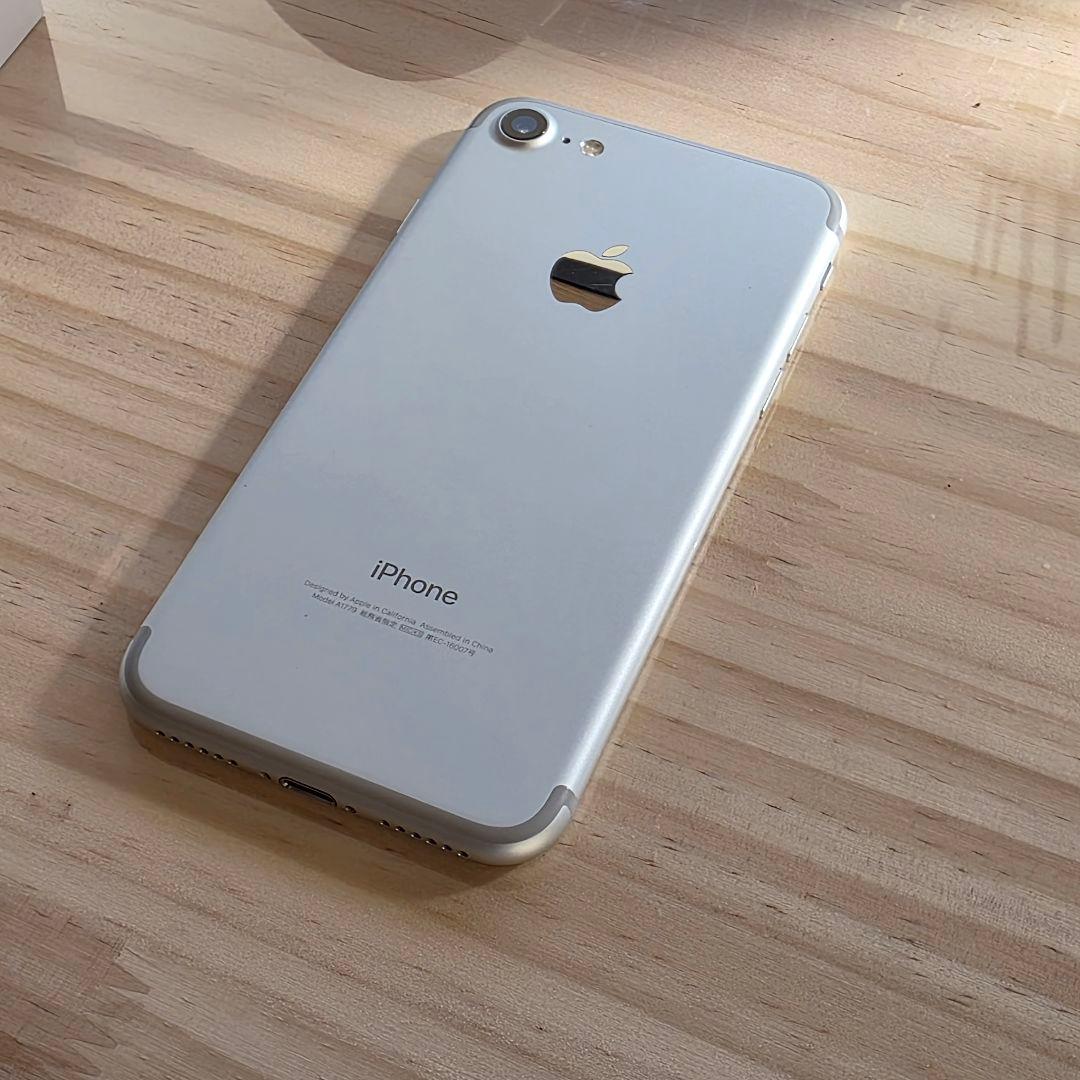 SIMフリー｜iPhone 7 シルバー 128GB｜バッテリー最大容量87％
