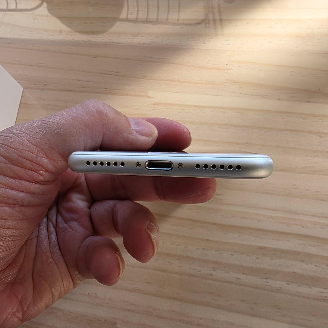 SIMフリー｜iPhone 7 シルバー 128GB｜バッテリー最大容量87％