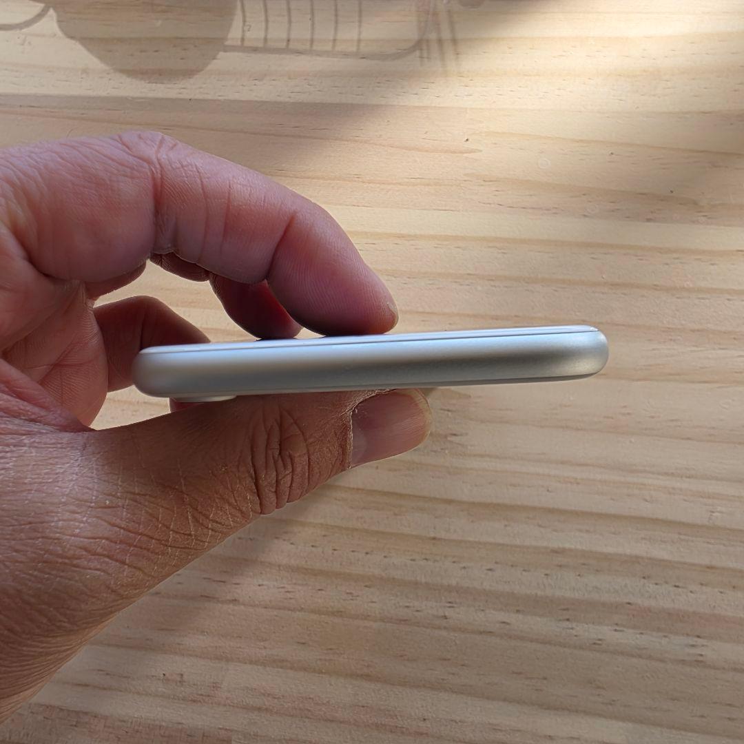 SIMフリー｜iPhone 7 シルバー 128GB｜バッテリー最大容量87％