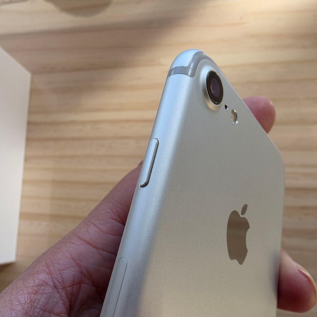 SIMフリー｜iPhone 7 シルバー 128GB｜バッテリー最大容量87％