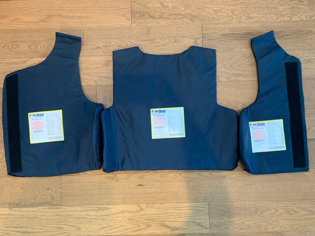 激レア 実物 ポイントブランク ベスト&サファリランド ショルダーアーマーセット