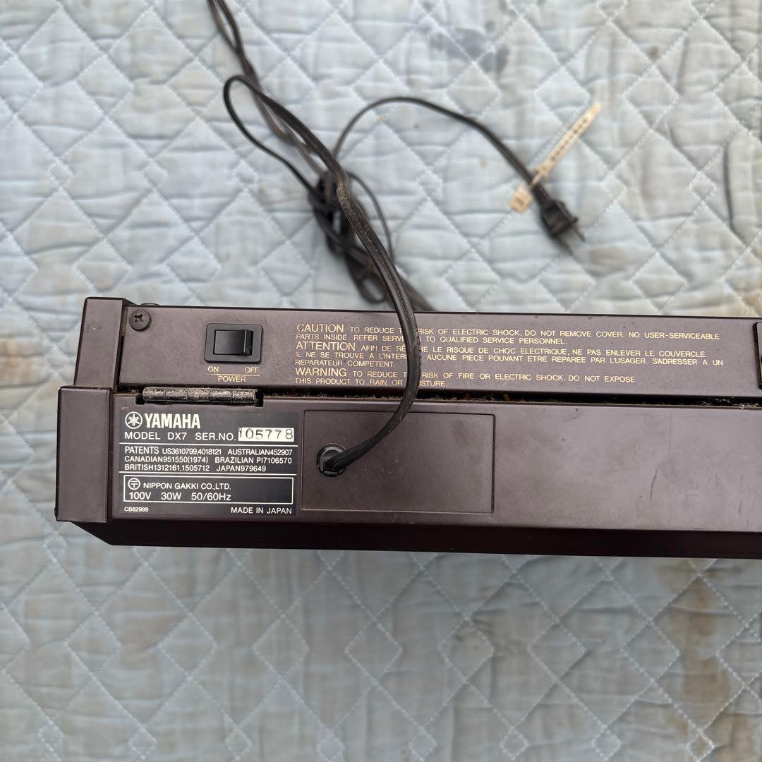 YAMAHA DX7 シンセサイザー　通電⚪︎