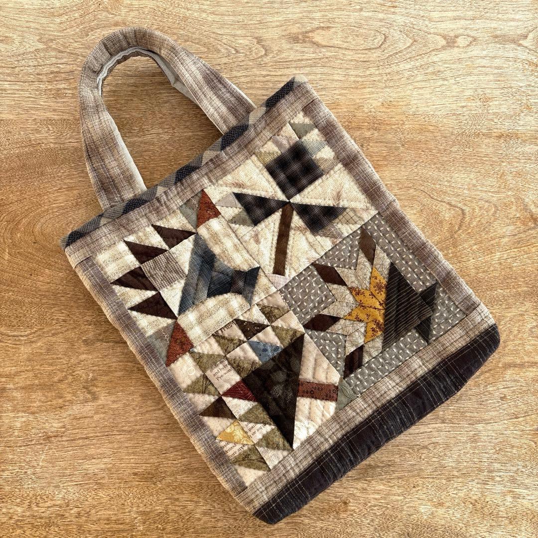 パッチワークキルト　サンプラーの縦長トートバック　ハンドメイド