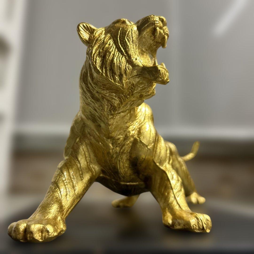 希少！金属製　金色　虎　彫刻　工芸品　置物