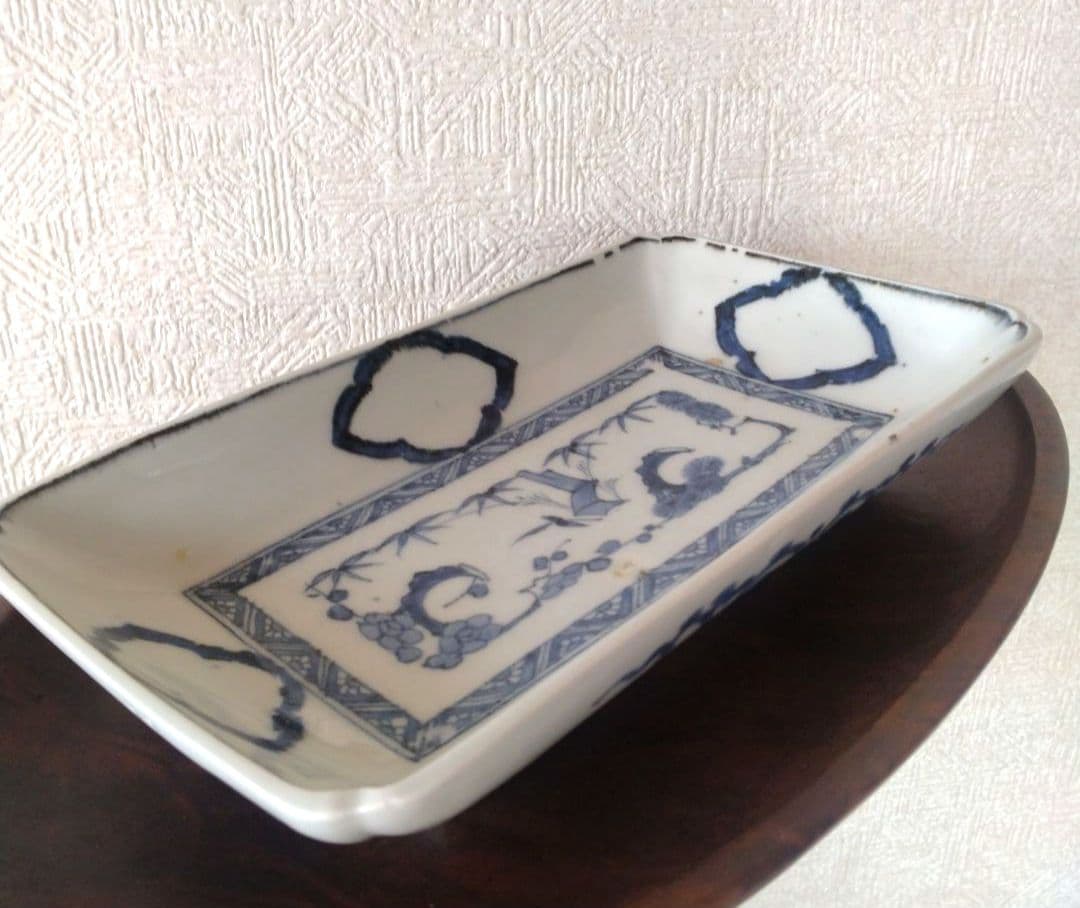 《期間限定セール！〜2/28まで》古伊万里染付白抜き木瓜文長皿江戸時代成化年製