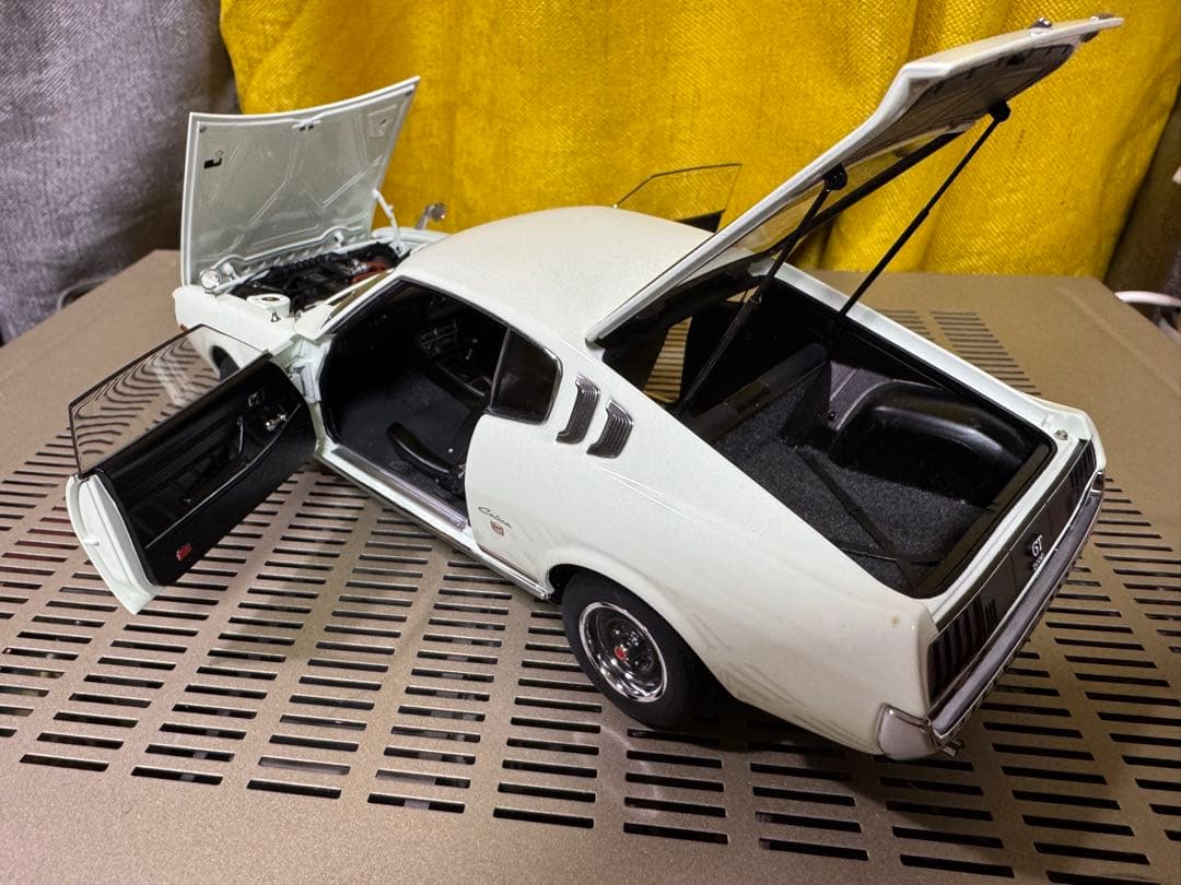 オートアート社製　CELICA 2000GT ミニカー ホワイト　1/18