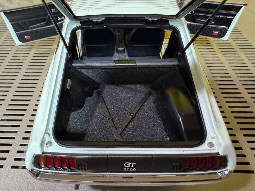 オートアート社製　CELICA 2000GT ミニカー ホワイト　1/18