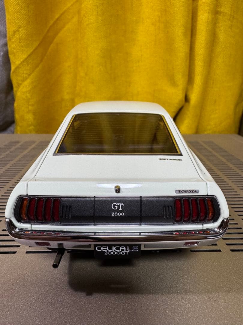 オートアート社製　CELICA 2000GT ミニカー ホワイト　1/18