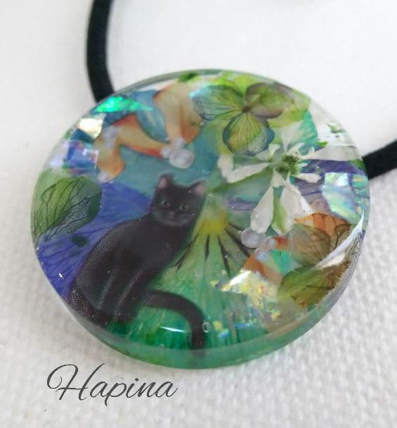 ボタニカル柄 黒猫ちゃんラウンドレジンヘアゴム