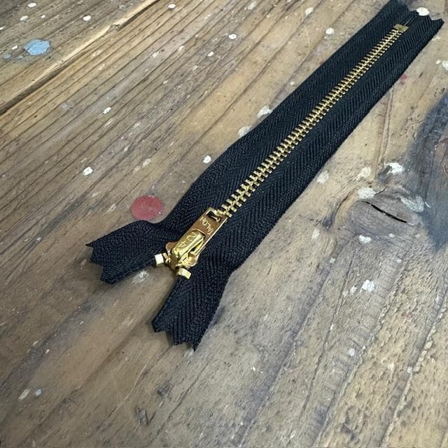 ミドルトラッカーウォレット　栃木レザーブラック　真鍮　トラッカーウォレット