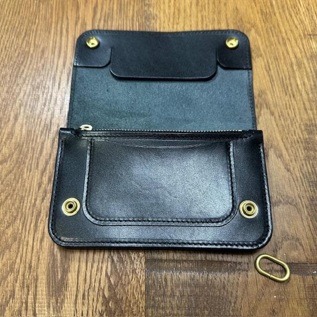ミドルトラッカーウォレット　栃木レザーブラック　真鍮　トラッカーウォレット