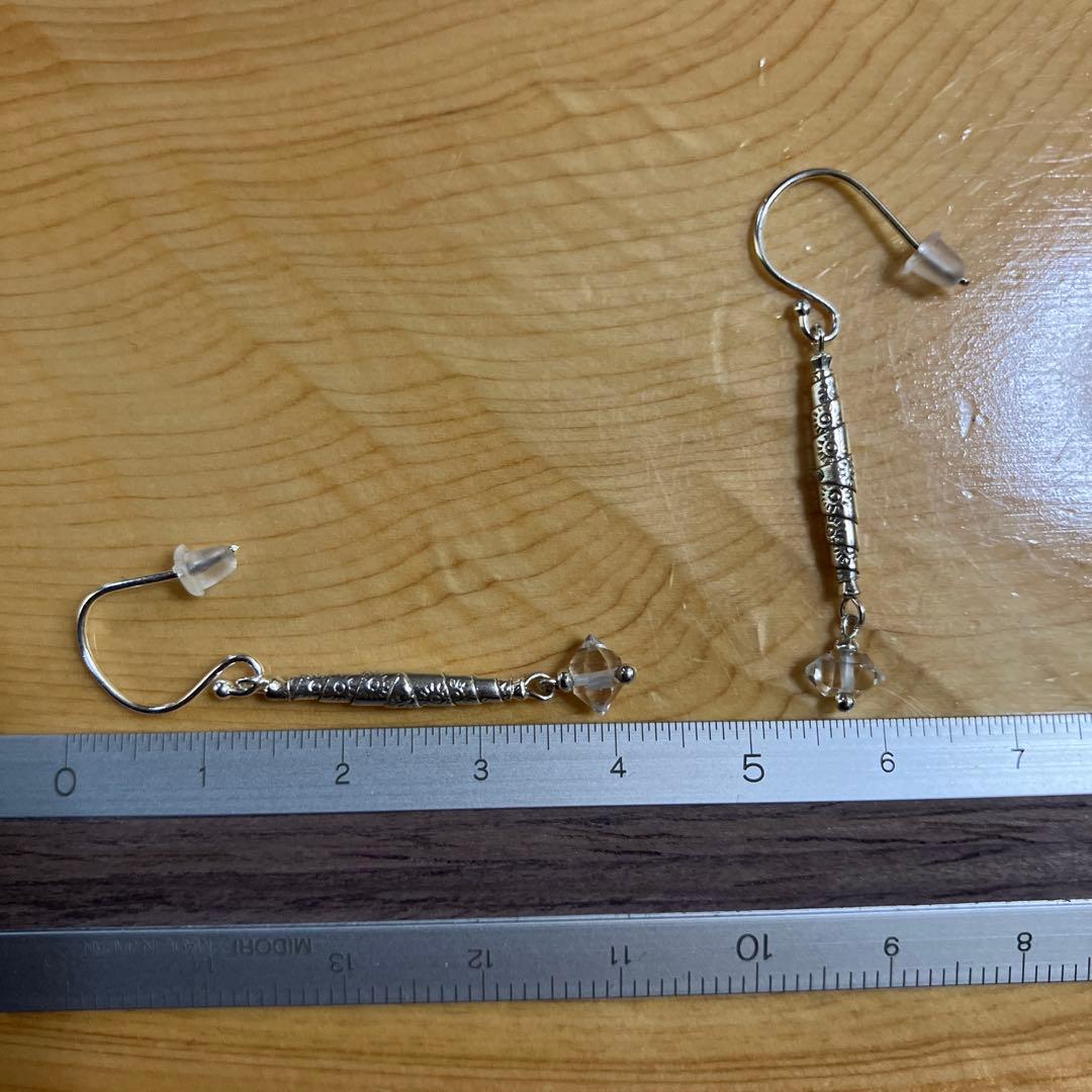 カレンシルバー　蝶とカーブビーズのロングタイプピアス　一点のみ