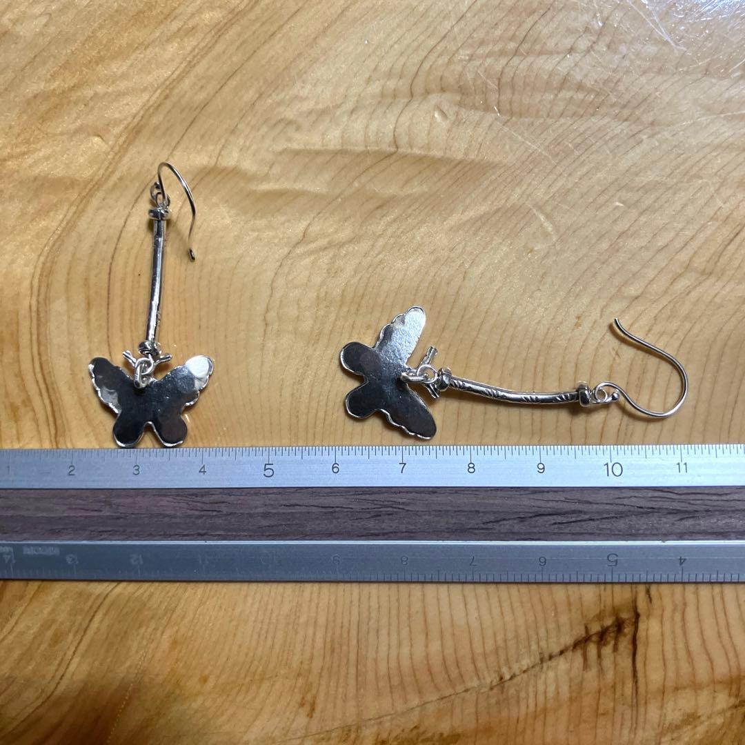 カレンシルバー　蝶とカーブビーズのロングタイプピアス　一点のみ