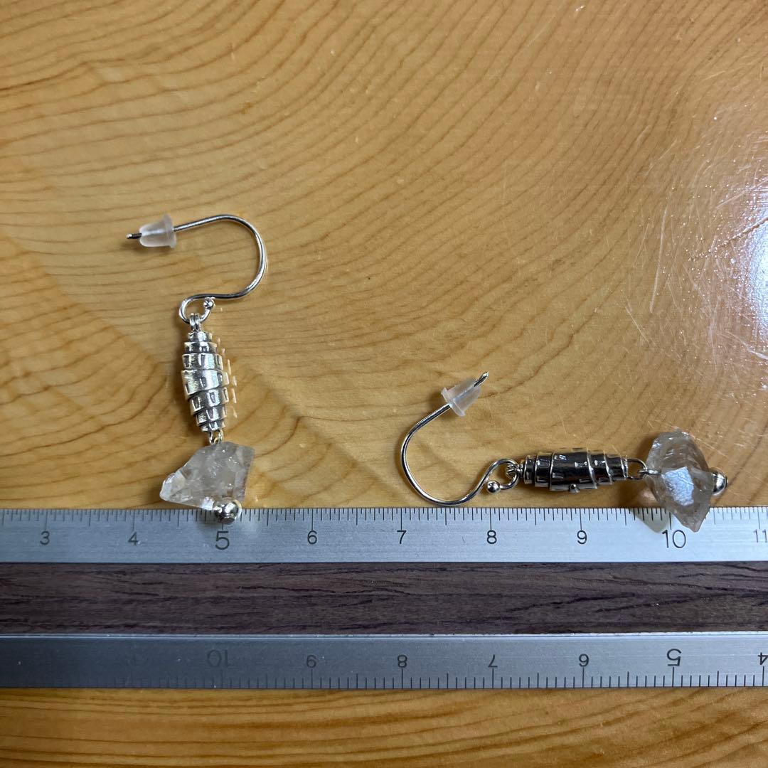 カレンシルバー　蝶とカーブビーズのロングタイプピアス　一点のみ