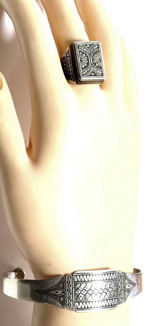 サハラ砂漠　トゥアレグ族　ハンドメイド　シルバーバングル