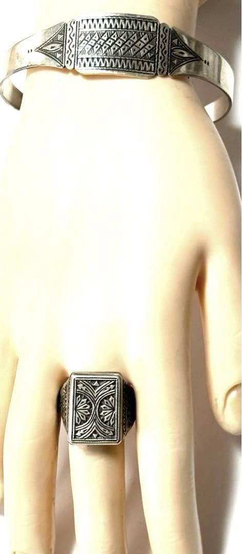 サハラ砂漠　トゥアレグ族　ハンドメイド　シルバーバングル