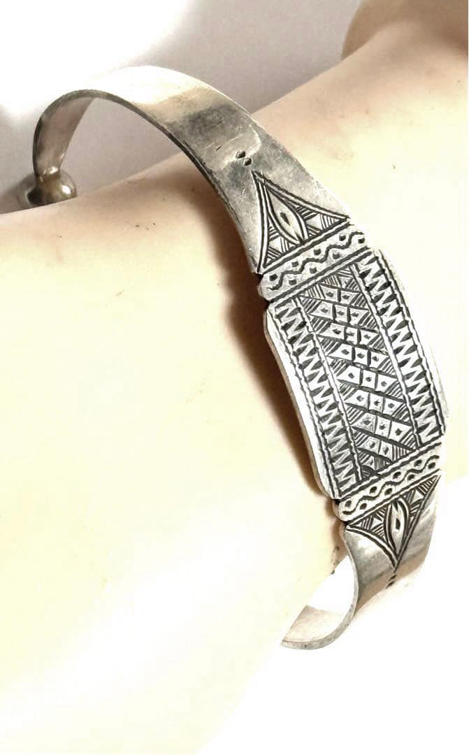 サハラ砂漠　トゥアレグ族　ハンドメイド　シルバーバングル