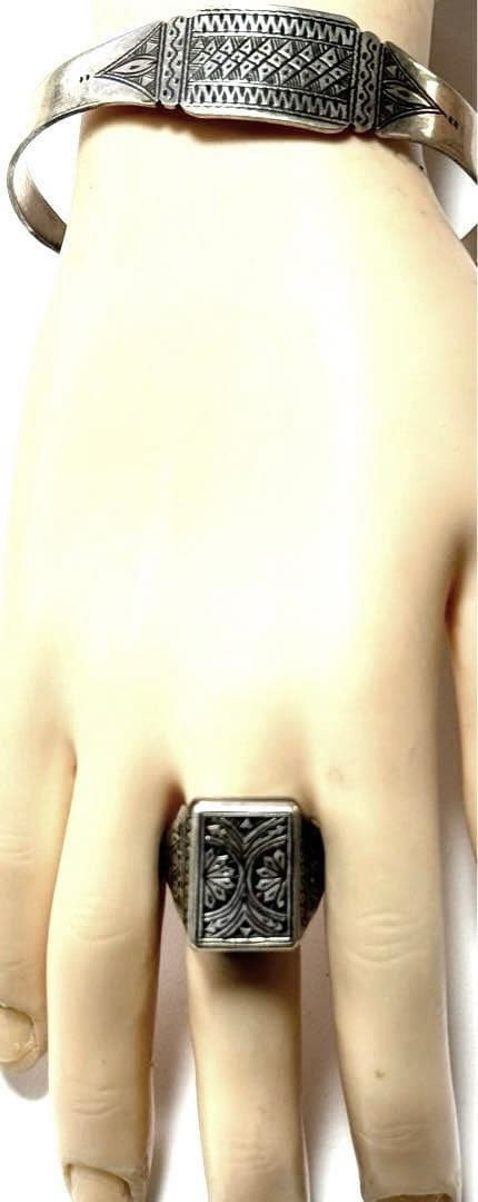 サハラ砂漠　トゥアレグ族　ハンドメイド　シルバーバングル