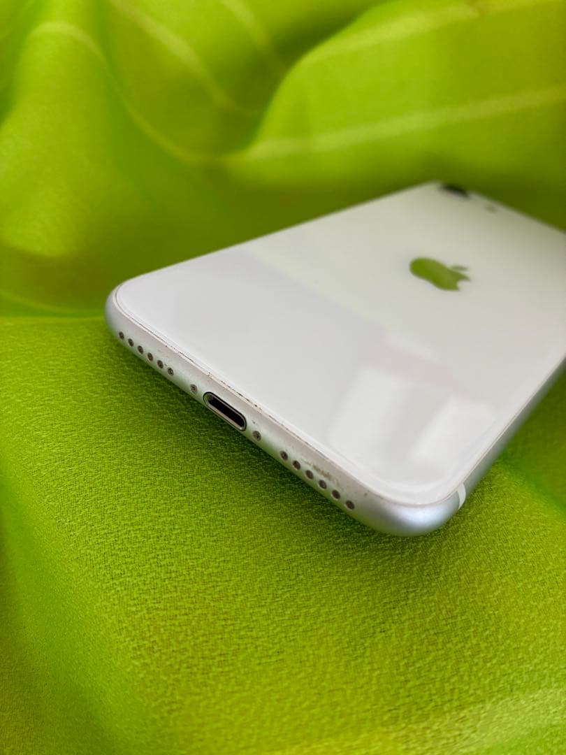iPhone SE 第２世代　ホワイト64GB SIMフリー