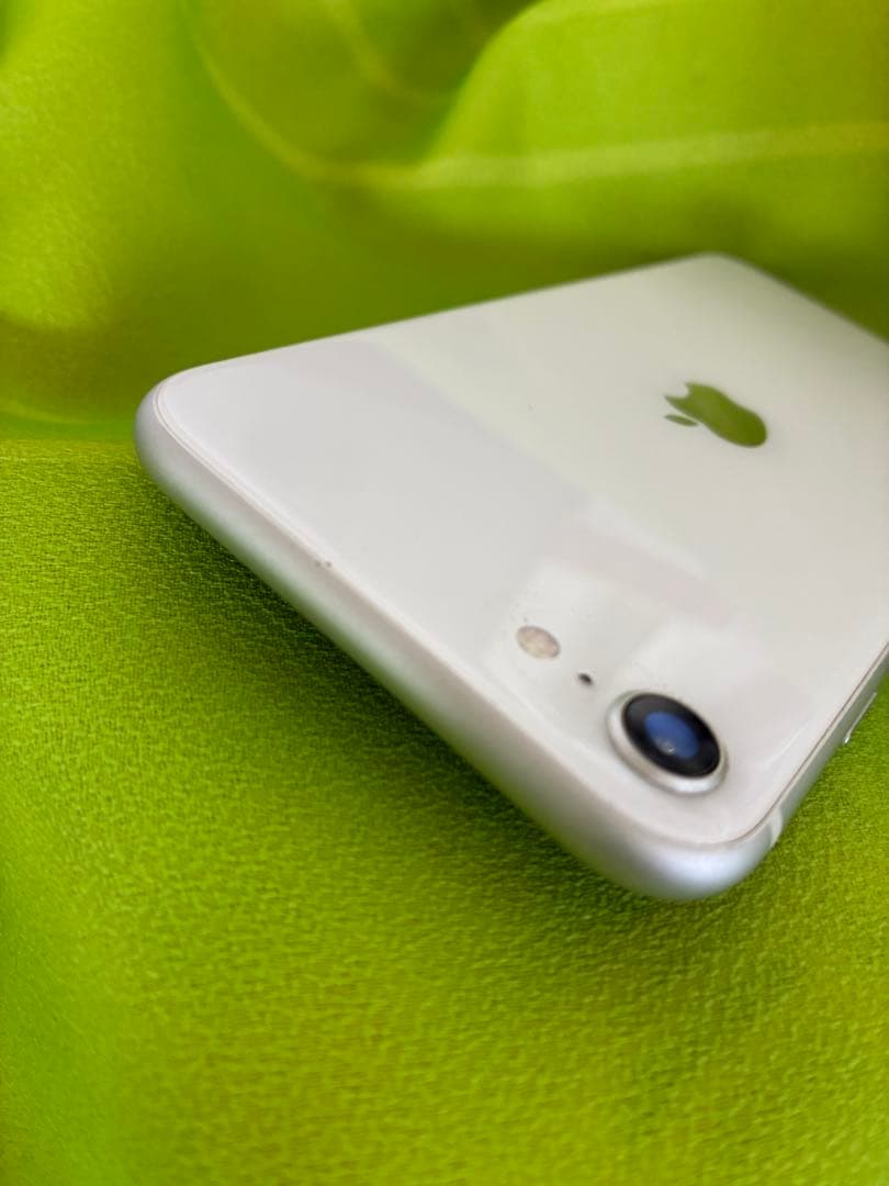 iPhone SE 第２世代　ホワイト64GB SIMフリー
