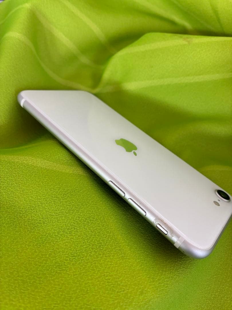 iPhone SE 第２世代　ホワイト64GB SIMフリー