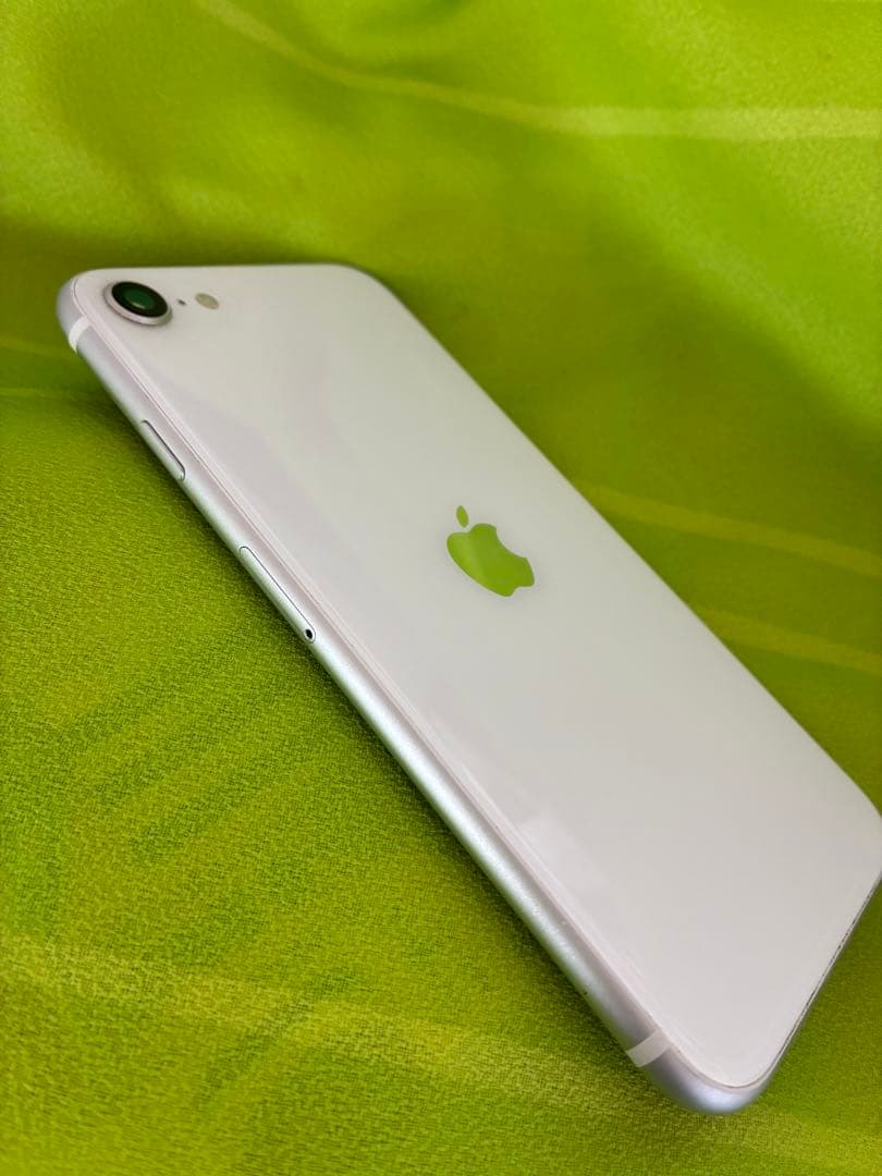 iPhone SE 第２世代　ホワイト64GB SIMフリー