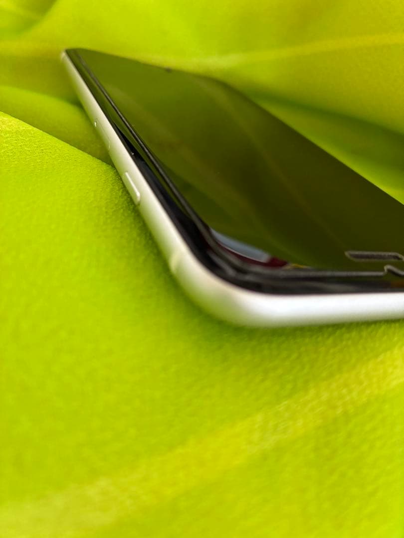 iPhone SE 第２世代　ホワイト64GB SIMフリー