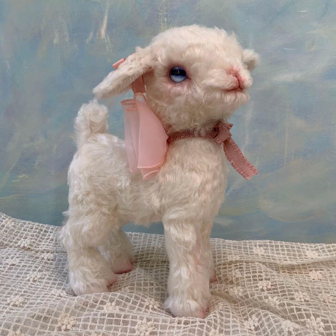 愛おしい羊メェーちゃん ピンクリボン ぬいぐるみ 海外作家様 ハンドメイド