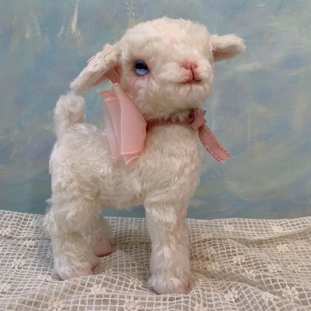 愛おしい羊メェーちゃん ピンクリボン ぬいぐるみ 海外作家様 ハンドメイド