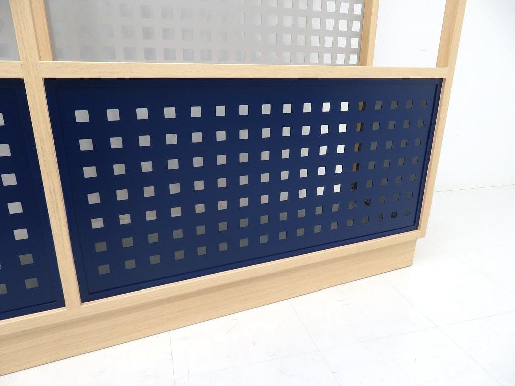 展示品　大型　有孔　パンチング　ショーケー　店舗什器　飾り棚　シェルフ
