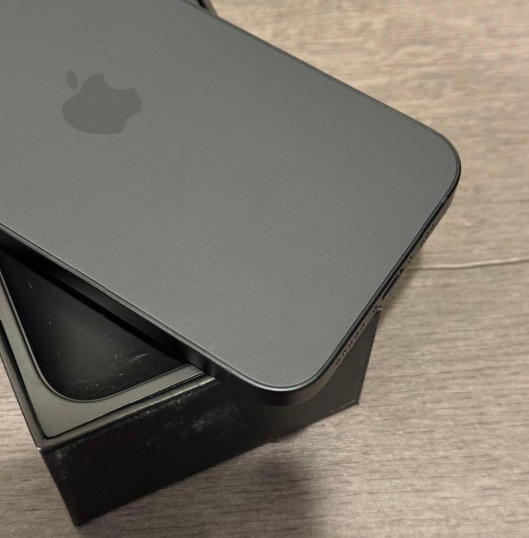 ほぼ未使用　iPhone 16e 128GB バッテリー100％