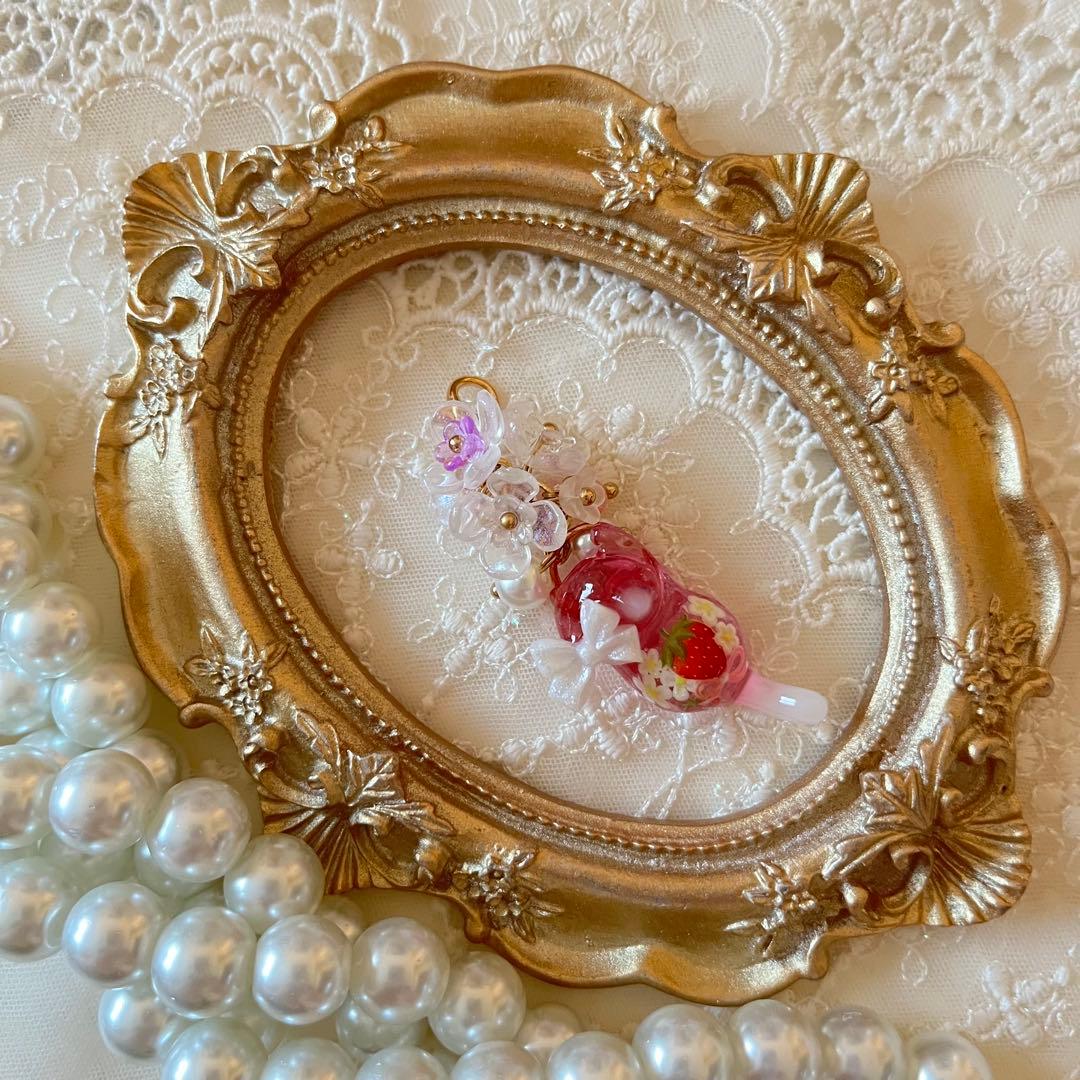 ฅ❤️ レジン　ねこ　花　いちご　チャーム　ハンドメイド