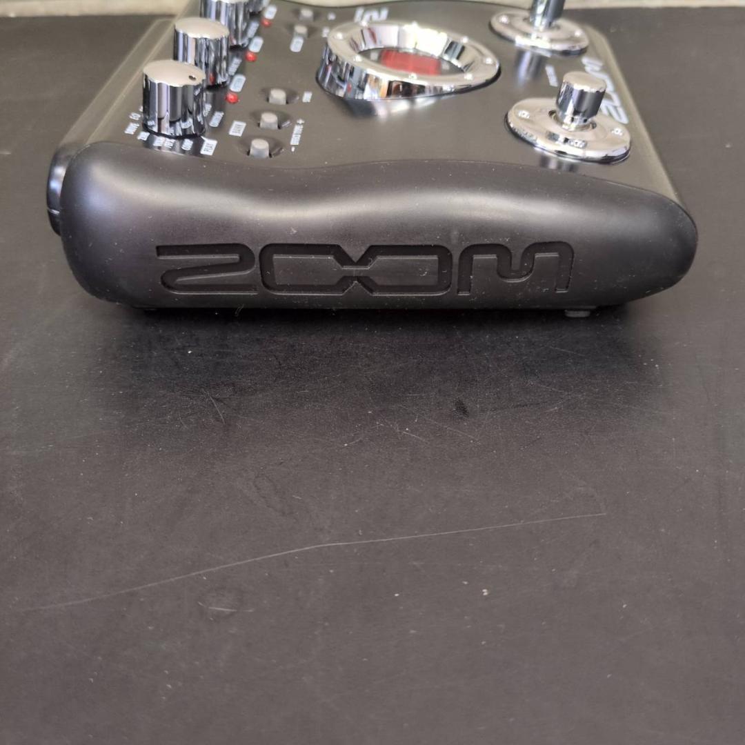 ☆未使用品　ZOOM G2　GUITAR EFFECTS PEDAL G2