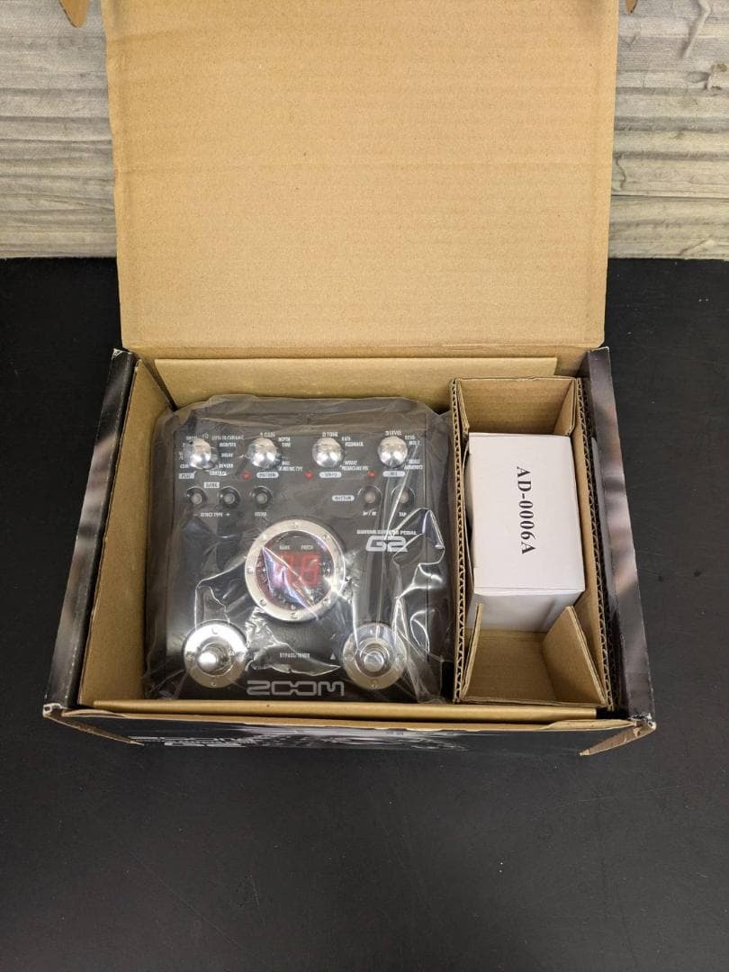 ☆未使用品　ZOOM G2　GUITAR EFFECTS PEDAL G2