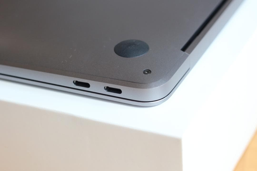 Apple MacBook Air (M1) 8GB/512GB 充放電20回