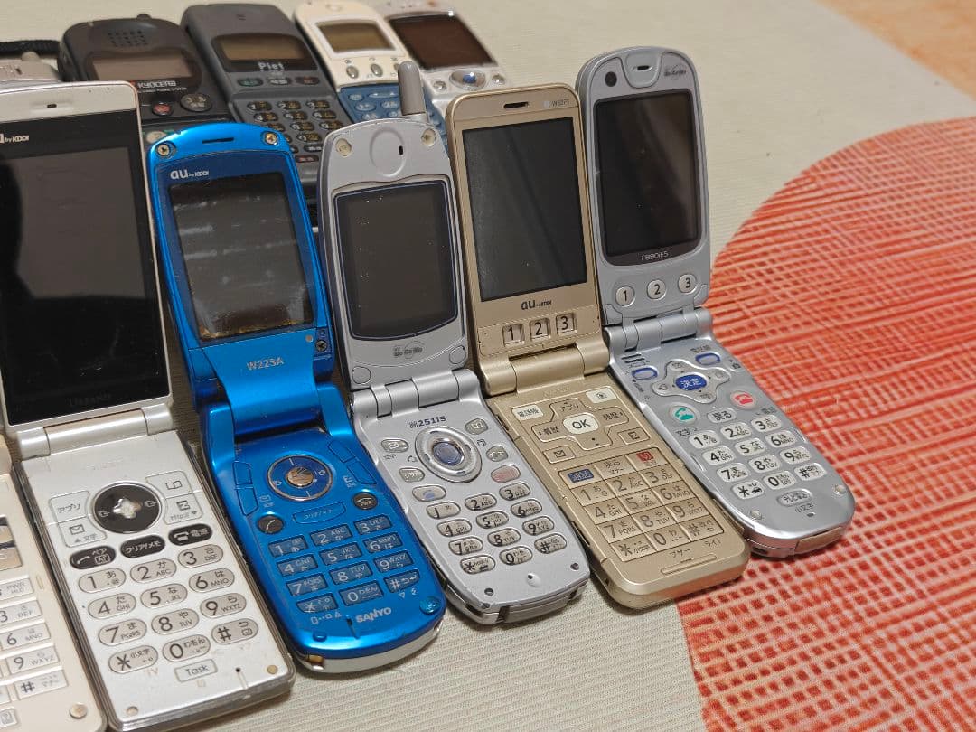 ガラケー 携帯電話 まとめ売り24台セット