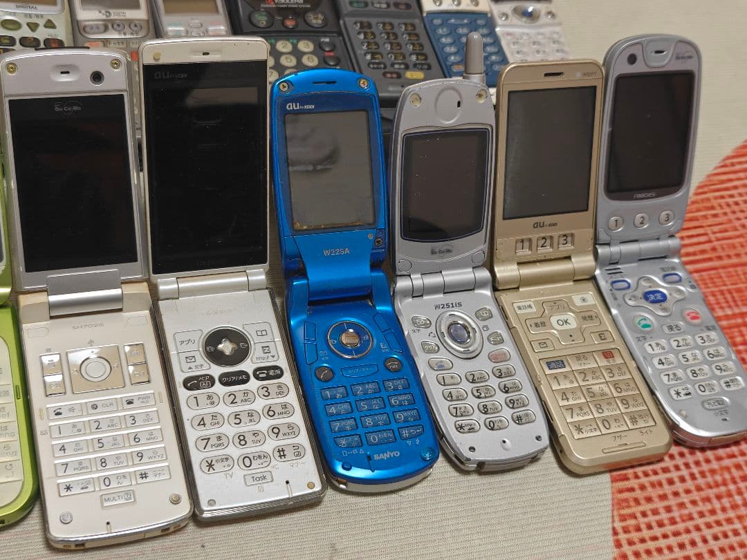 ガラケー 携帯電話 まとめ売り24台セット